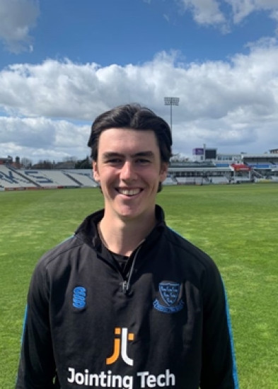 Ali Orr signs first professional contract